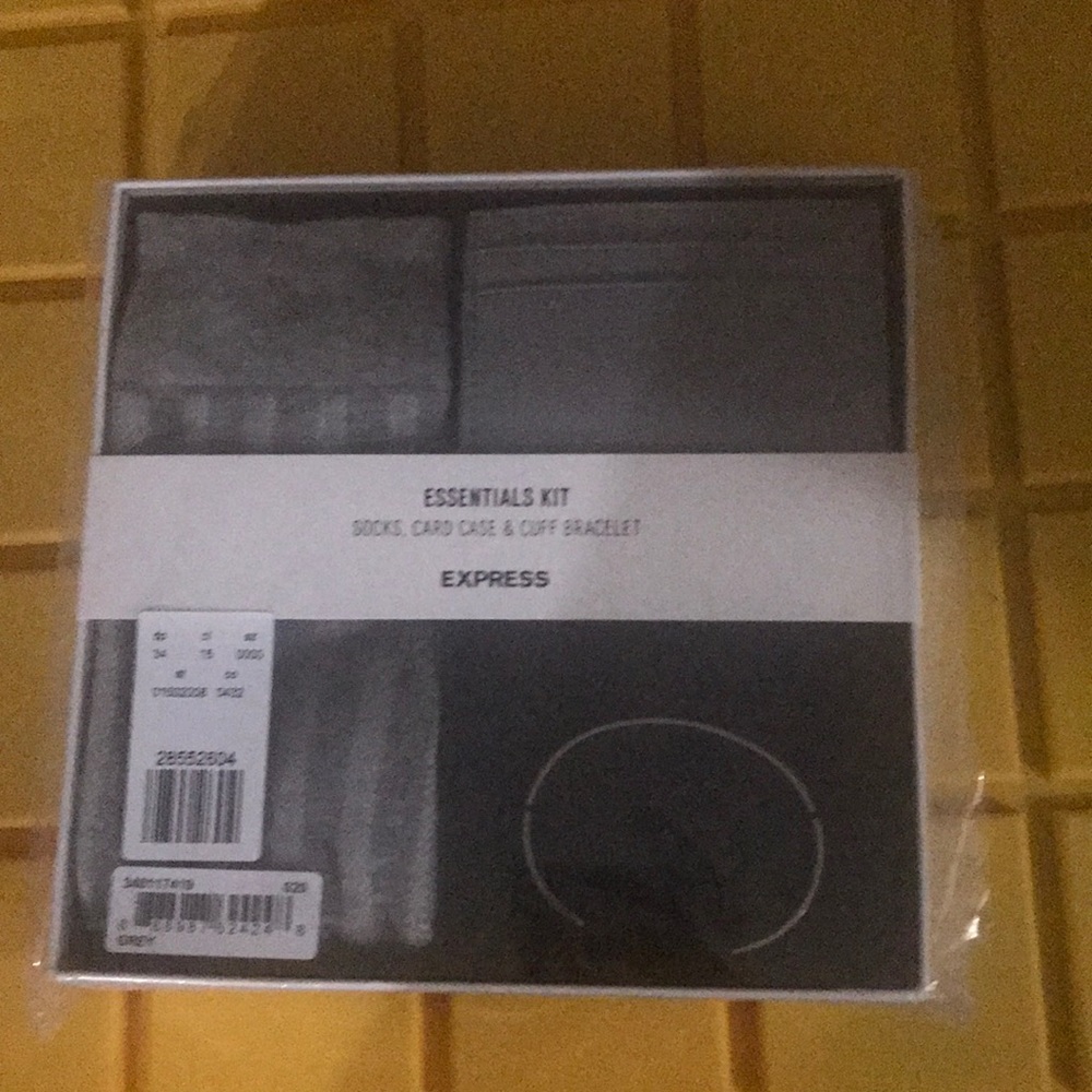 Essential Kit - Picture 3 of 4
